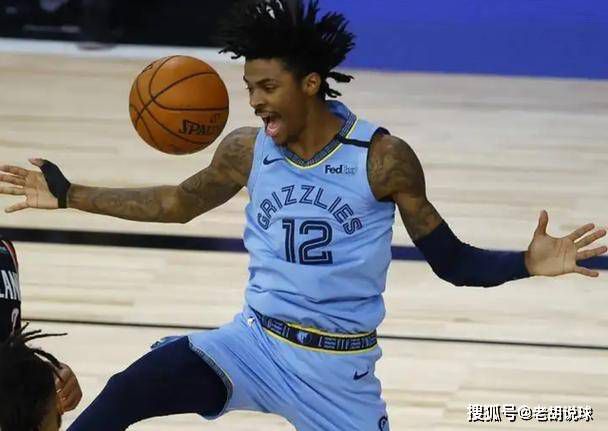 32岁的阿德瑞娜·利玛当天身穿紧致豹纹裙把性感S曲线打造的淋漓尽 柳岩身穿豹纹裤装出任评委 野性上阵不失女人味 2013-07-15 7月14日晚，柳岩亮相某节目街舞大赛总决赛现场，与潘玮柏共同出任现场直播的赛事评委。